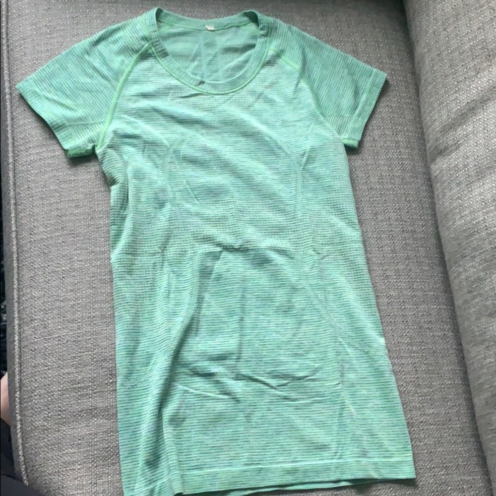 Size 4 Lululemon shirt